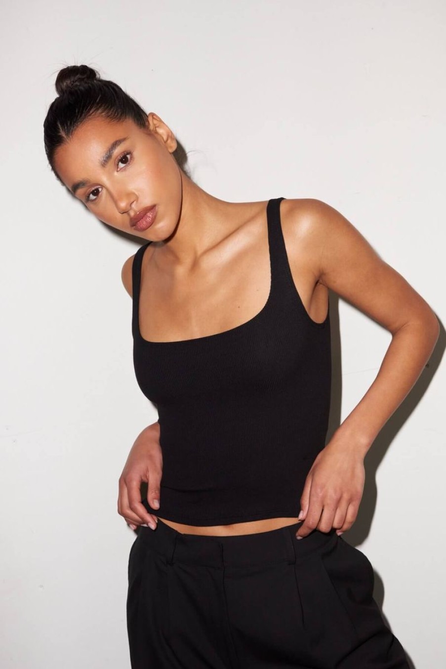 Women LNA Tops | Lna Essential Ribbed Scoop Tank In Black